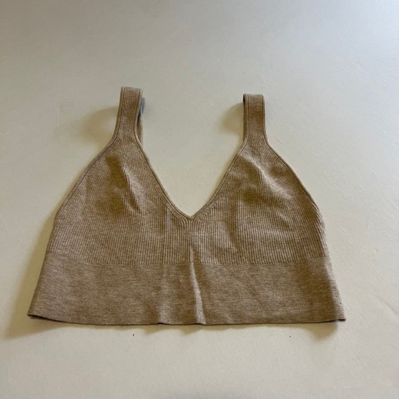 Banana Republic Tan cropped sweater tank top L - Picture 1 of 7